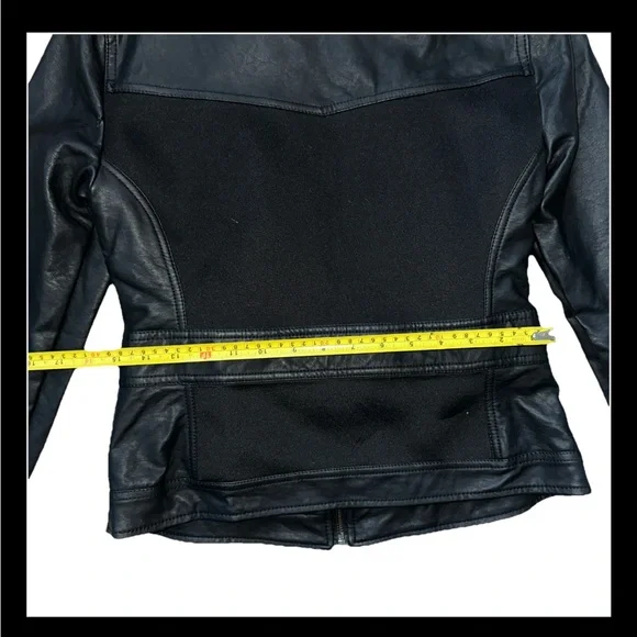 Marvel Women's Black Leather Jacket size medium - Picture 8 of 12